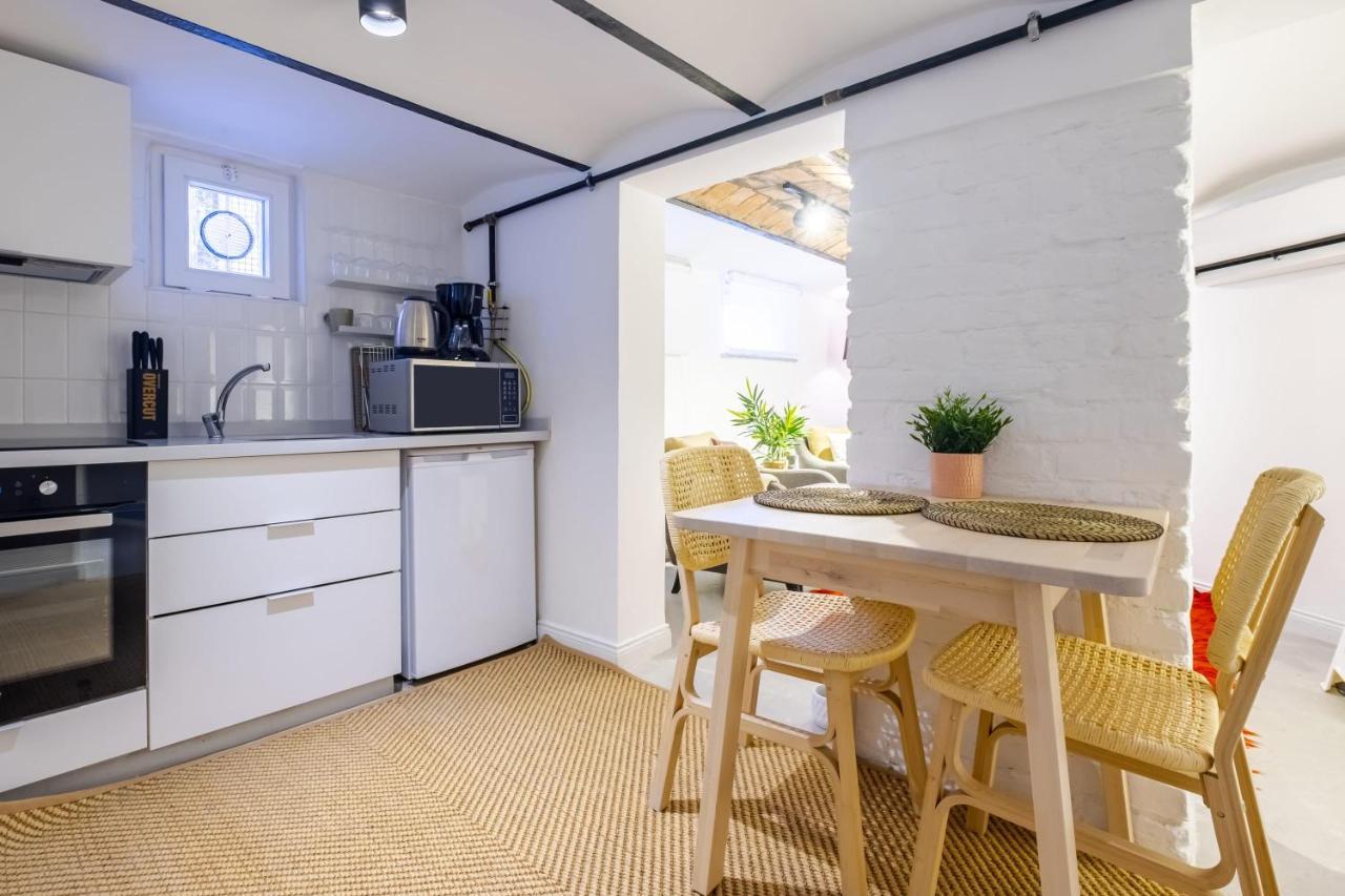 Vibrant Flat 5 Minutes Walk To Istiklal In Beyoglu Apartamento Estambul Exterior foto