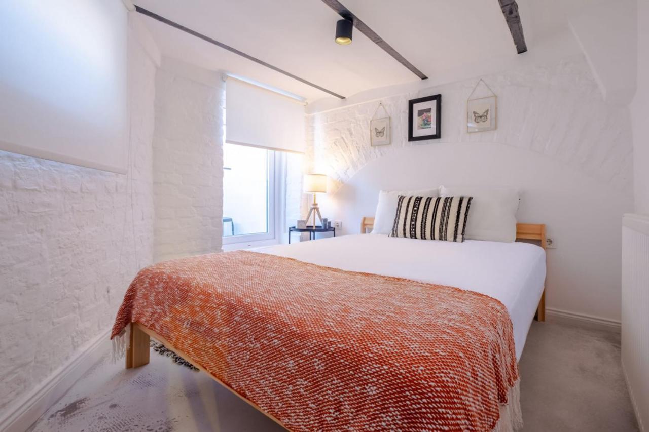 Vibrant Flat 5 Minutes Walk To Istiklal In Beyoglu Apartamento Estambul Exterior foto